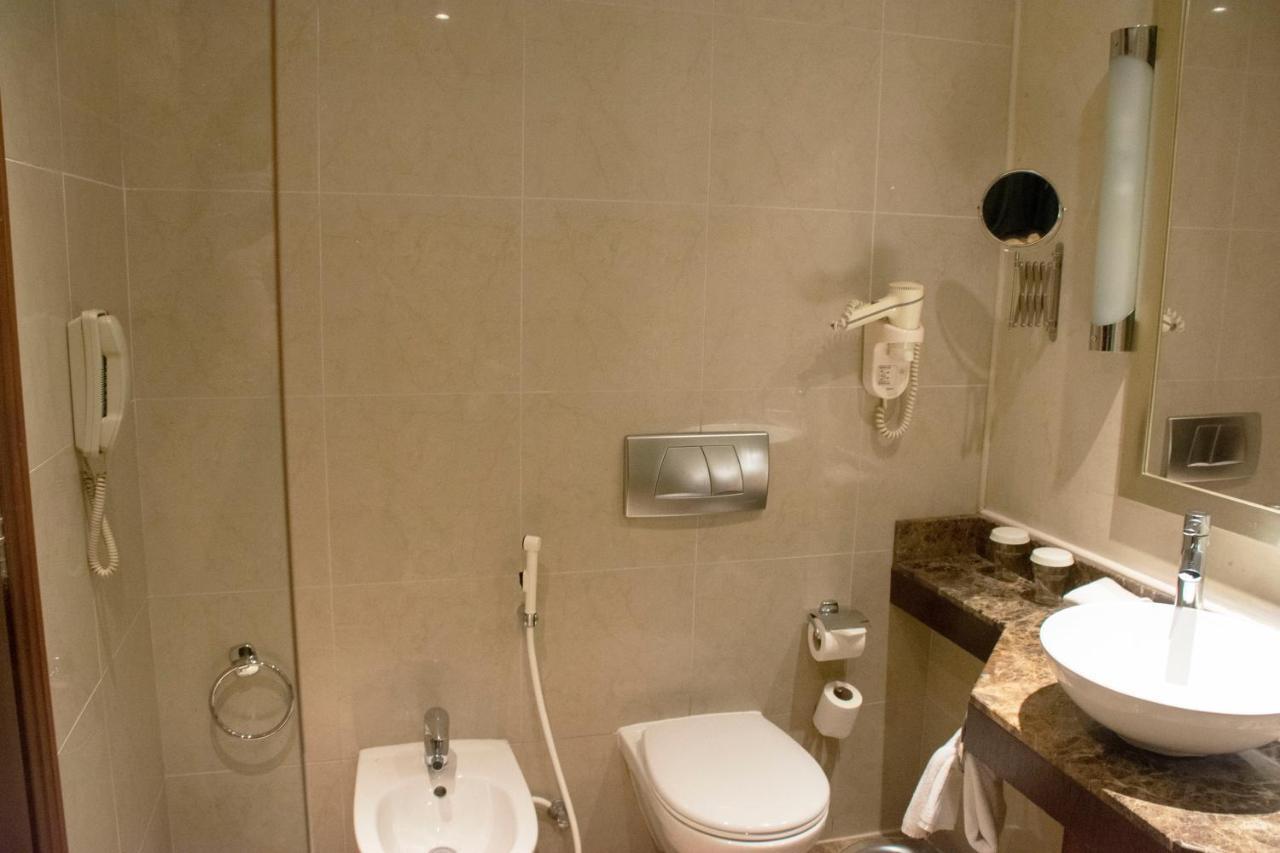 Al Corniche Hotel Jeddah Exterior foto Bathroom with bidet